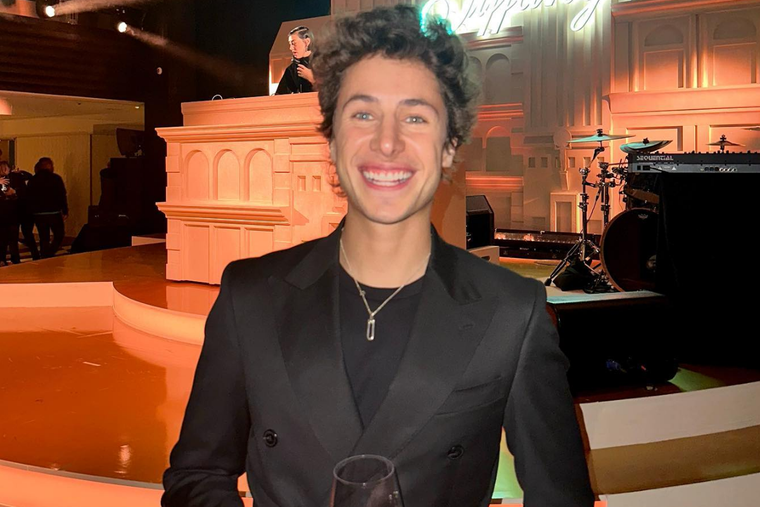 Este el increíble apartamento de Juanpa Zurita.