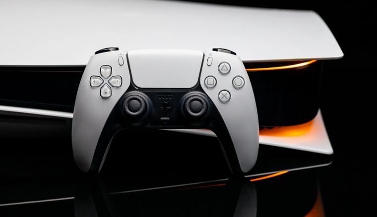 El DualSense ahora puede vincularse con hasta cuatro dispositivos distintos, sumando versatilidad a la experiencia de juego.