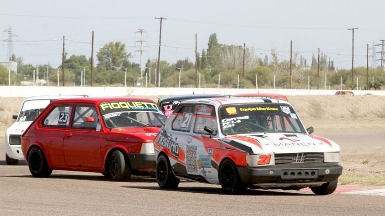 Pablo Corradi encabeza el trencito de la Promocional Fiat. Foto: Gentileza Ale Torres