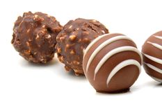 muy dulce, prepara unos exquisitos bombones de chocolate en pocos pasos