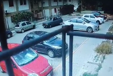 El Renault 6 escapando Foto: Captura de video