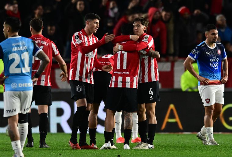 Estudiantes de La Plata mantuvo el cero, hizo valer el triunfo en la ida y está en cuartos de la Copa Libertadores.