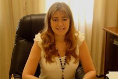 escandalo: denuncian a una diputada por sacarle la mitad del sueldo a sus empleados