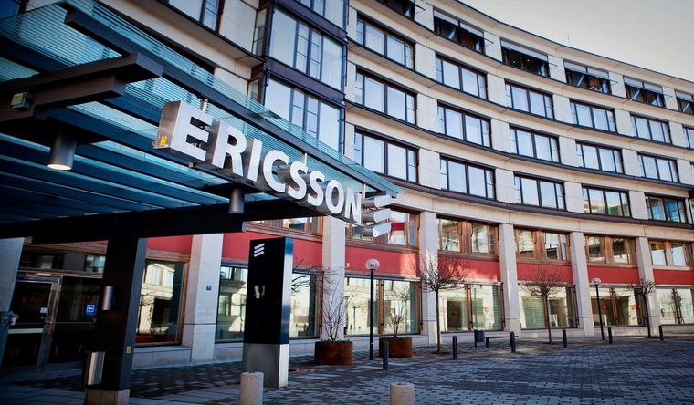 Ericsson se suma a la estrategia de los despidos de personal. Foto: Dhahbu.