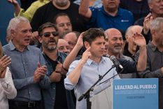 Axel Kicillof en el atril de su acto en Berisso. Foto: Gentileza Marina Espeche Axel Kicillof en el atril de su acto en Berisso. Foto: Gentileza Marina Espeche