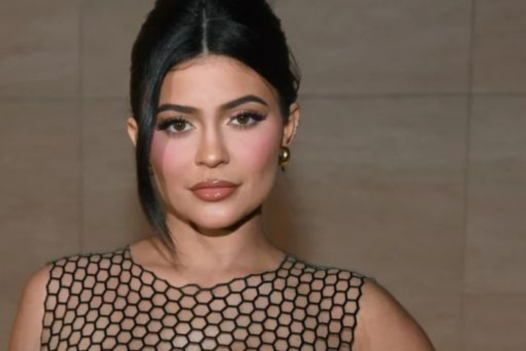 KYLIE JENNER DURAMENTE CRITICADA EN REDES SOCIALES. LA EMPRESARÍA TUVO QUE ELIMINAR UNA PUBLICACIÓN EN INSTAGRAM.