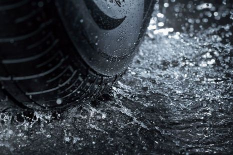 Seguridad vial: ¿cómo actuar ante el fenómeno del aquaplaning?