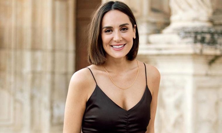 Tamara Falcó nos muestra cuál es el estilo de vestido que todas necesitamos en nuestro armario Foto: Hola!