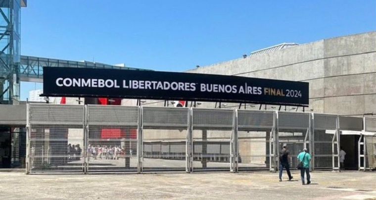 El escenario elegido para la final, fue ploteado con los colores de Conmebol.