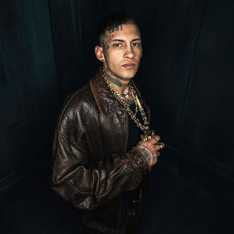 ¿Qué fue lo que hizo que diera un giro tan radical en su estilo? Te lo contamos todo. Foto: Instagram: @lgante_keloke