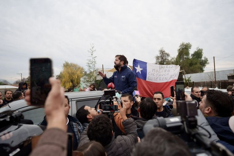 Boric recurrió las zonas inundadas en Chile. Foto: Twitter Gabriel Boric