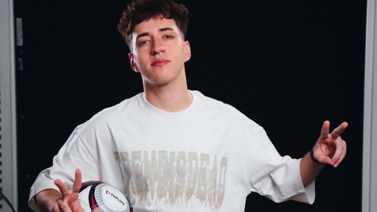 El streamer que se robó el corazón de todas. El streamer que se robó el corazón de todas.