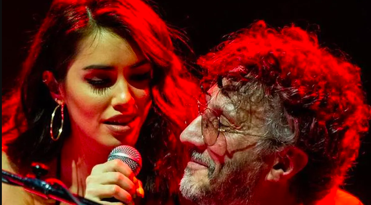 Lali Espósito y Fito Páez en pleno show en 2023.