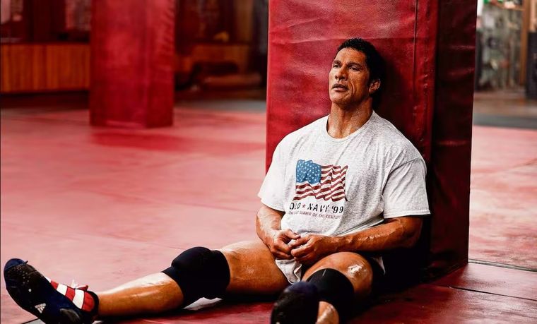 La Roca y su cambio alucinante. La Roca y su cambio alucinante.