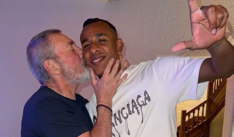 El presidente de Independiente Rivadavia desmintió negociaciones con Boca por Sebastián Villa y aseguró que el delantero colombiano seguirá en Mendoza.