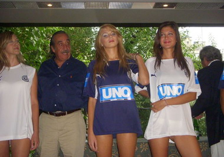 Los modelos muestran la nueva ropa. Foto: MDZ