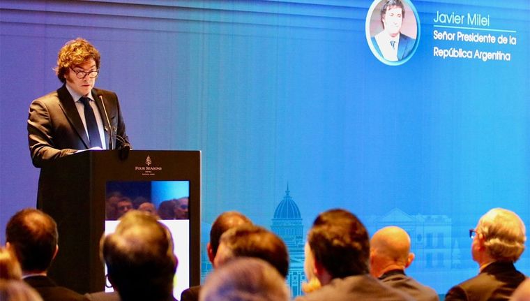 El presidente Javier Milei apuntó contra el reclamo universitario desde la XXXV Asamblea Plenaria del Consejo Empresarial de América Latina (CEAL) que se realiza en Asunción (Paraguay). Foto: Presidencia