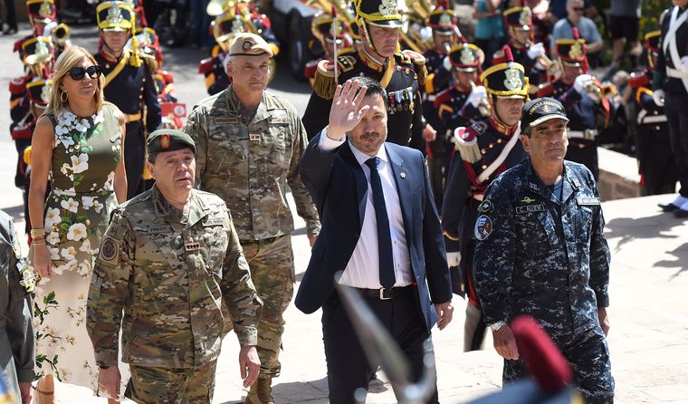 luis petri con granaderos cerro de la gloria (4)