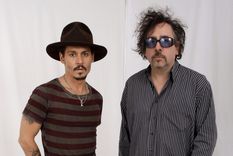 Foto: https://socialpsychol.wordpress.com/2011/05/28/dark-shadows-is-filming/johnny-depp-tim-burton/