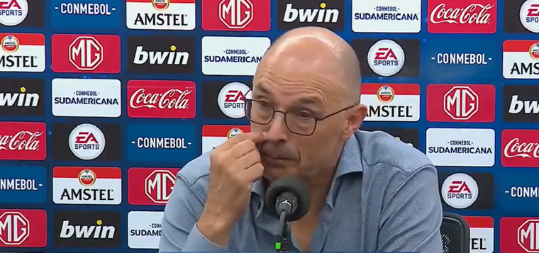 El DT no ocultó su fastidio en conferencia de prensa.