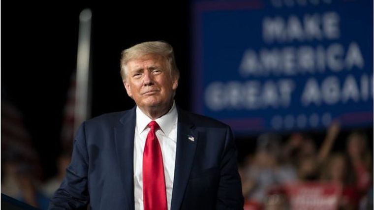 Biden y Trump, en la vidriera de Estados Unidos. Foto: BBC