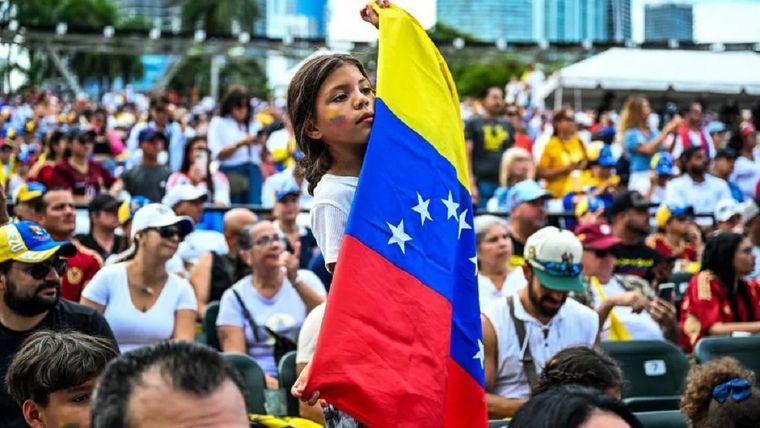 Alrededor de 600.000 venezolanos tienen protección especial para permanecer en Estados Unidos. Foto: BBC