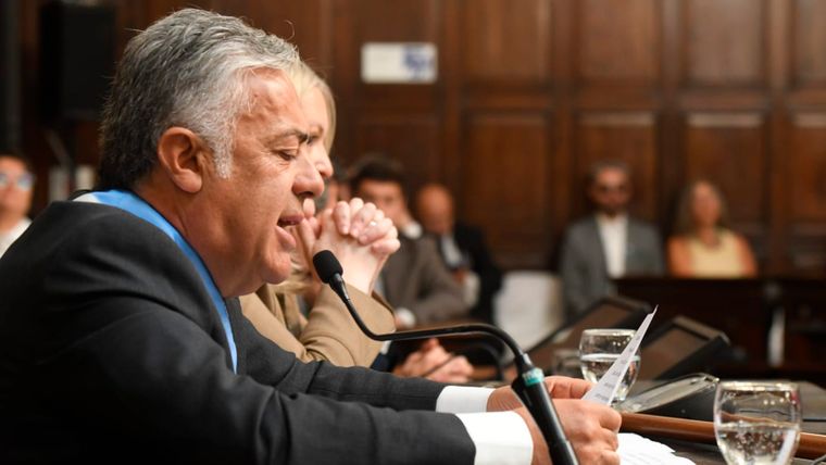 Alfredo Cornejo durante su discurso de apertura de las sesiones ordinarias en la Legislatura. Alfredo Cornejo durante su discurso de apertura de las sesiones ordinarias en la Legislatura.