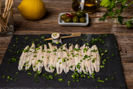 La cocina española nos brinda unas recetas irresistibles: boquerones en vinagre paso a paso La cocina española nos brinda unas recetas irresistibles: boquerones en vinagre paso a paso