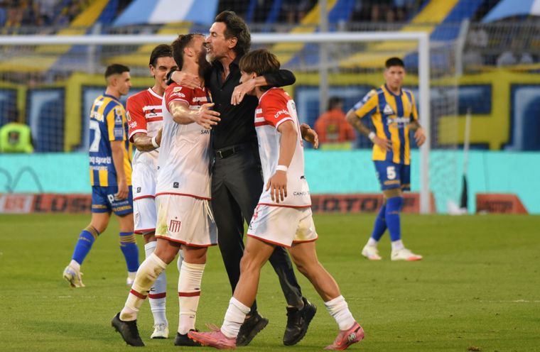 El Estudiantes de Eduardo Domínguez metió el batacazo ante Rosario Central.