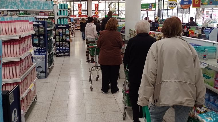 El panorama actual, como ya se dijo repetitivamente es totalmente catastrófica al borde de la hiperinflación con una sociedad totalmente empobrecida. Foto: Rodrigo DAngelo / MDZ