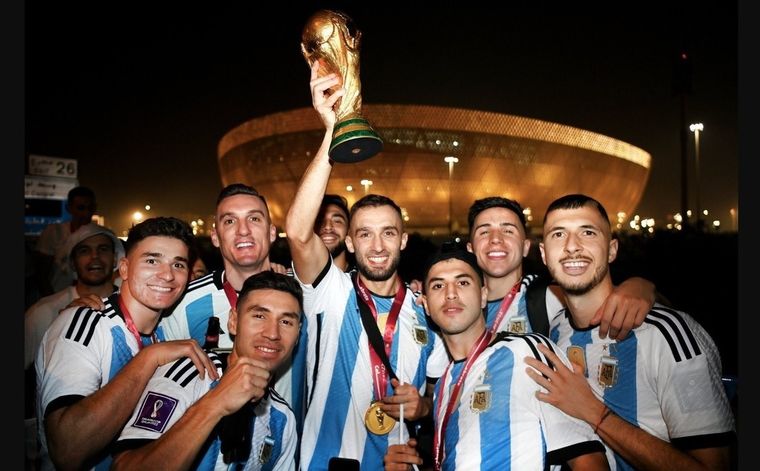 La foto de los siete riverplatenses campeones en Qatar.