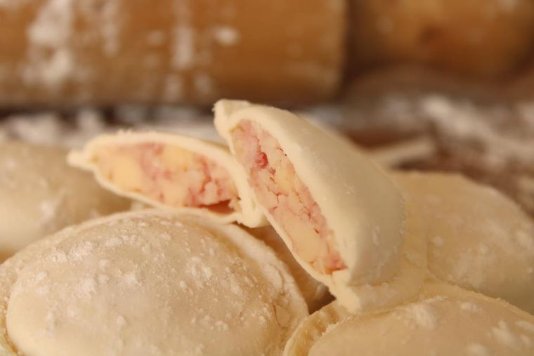 Originalmente esta receta se popularizó en restaurantes porteños a mediados del siglo XX como plato familiar y festivo. Originalmente esta receta se popularizó en restaurantes porteños a mediados del siglo XX como plato familiar y festivo.