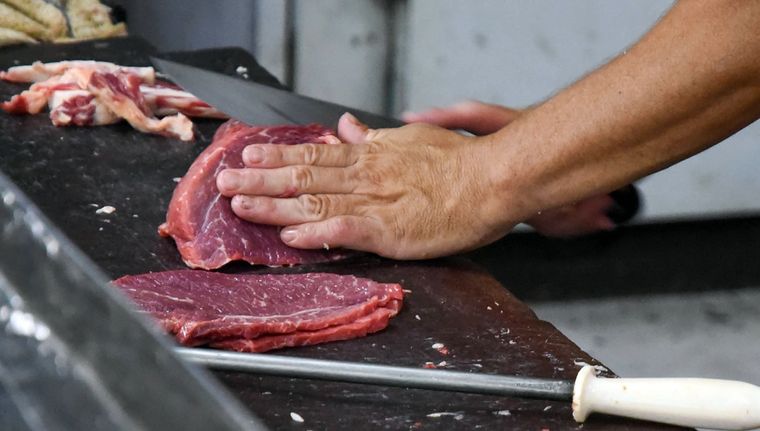 La carne para bife se consume más que el asado. Foto: Santiago Tagua/MDZ