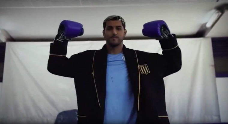 Rocky Balboa fue anunciado como nuevo refuerzo de Racing. Foto: Captura