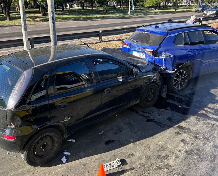 En el Acceso Este hay un choque entre dos autos