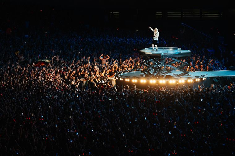 Angus Young se elevó durante su magnífico solo en River Plate. Angus Young se elevó durante su magnífico solo en River Plate.