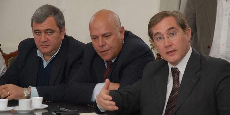 Tanús (derecha) salió otra vez con los botines de punta contra el Gobierno. Foto: Prensa Diputados