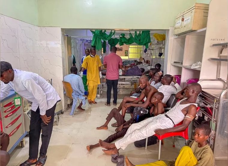 Personas heridas en un ataque suicida son atendidas en un hospital en Maiduguri, estado de Borno, Nigeria Foto: REUTERS