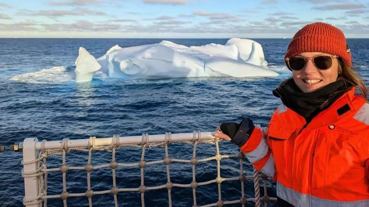 Jennifer Freer analizó el zooplancton a bordo del buque polar Sir David Attenborough.