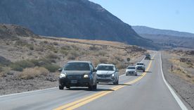 Muchos mendocinos viajan en auto en las vacaciones de verano. Muchos mendocinos viajan en auto en las vacaciones de verano.