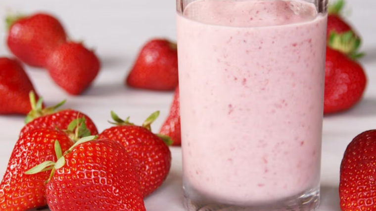 La frutilla es una fruta típica del verano, y esta receta aprovecha su sabor natural. La frutilla es una fruta típica del verano, y esta receta aprovecha su sabor natural.