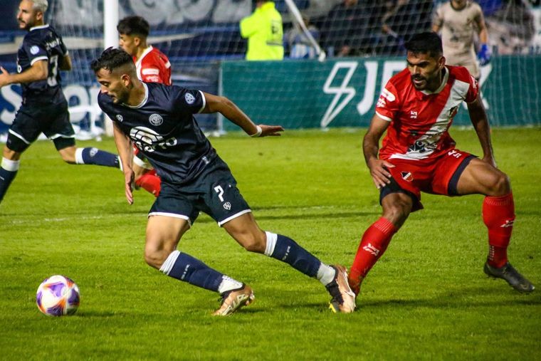 La Lepra busca asegurar el primer puesto de la Zona B. Foto: Fabián Salamone / MDZ