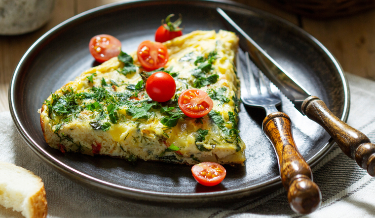Una porción de tortilla de espinaca fría te alegra el verano entero Una porción de tortilla de espinaca fría te alegra el verano entero