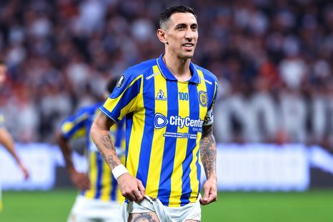 El gesto de Ángel Di María a los brasileños, un reflejo de impotencia propio del fútbol argentino.
