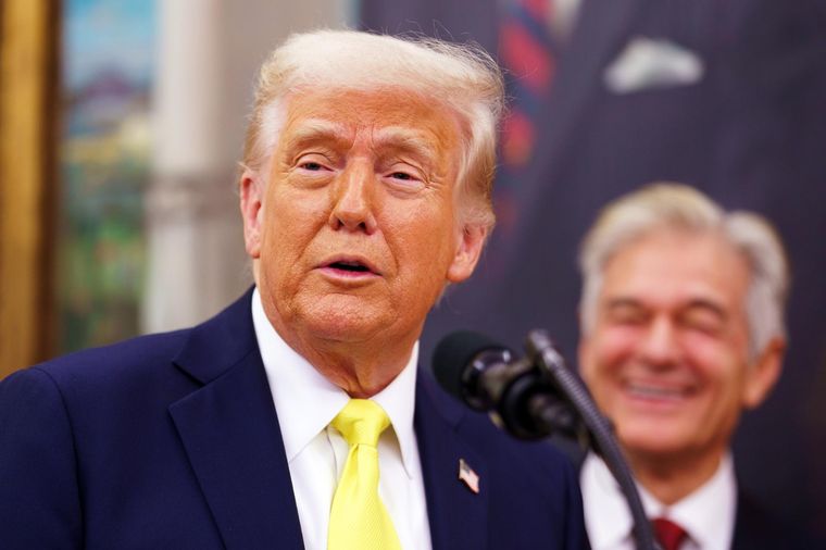 Preocupación durante la conferencia de Trump Foto: EFE