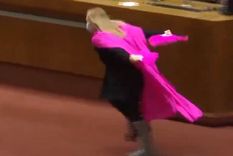 viral: diputada chilena corre como naruto en plena sesion
