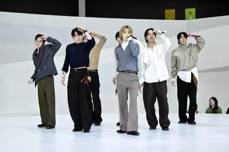 RM, el líder del grupo, encabezará la delegación surcoreana en su debut en Buenos Aires. RM, el líder del grupo, encabezará la delegación surcoreana en su debut en Buenos Aires.