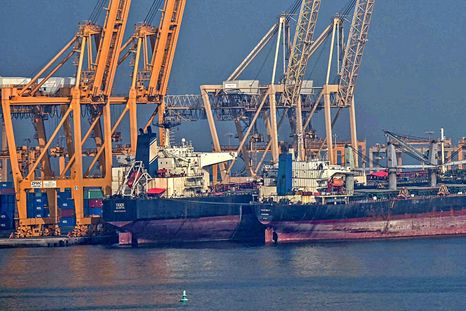 Algunos expertos han calificado la decisión como "el principio del fin" de la alianza petrolera. Algunos expertos han calificado la decisión como "el principio del fin" de la alianza petrolera.