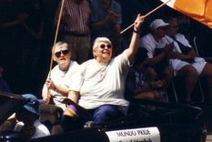 Grand Marshalls de Vancouver Pride en 1999: Bridget Coll y Chris Morrissey. Foto: CHRIS MORRISSEY