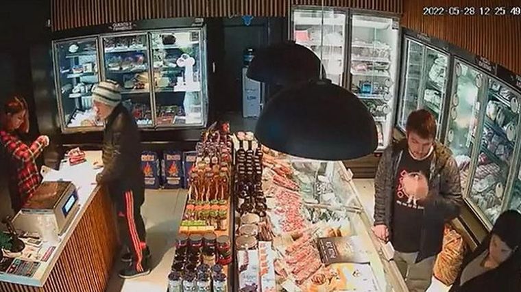 El hombre quedó captado por las cámaras de seguridad
